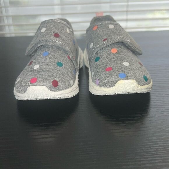 Carter’s toddler girl shoes size 6. - Picture 6 of 8